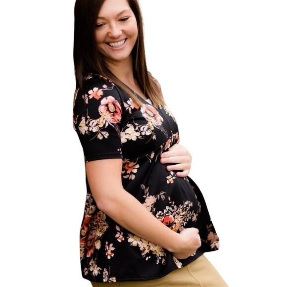 Tutta Bella Maternity Black Floral Top Size Medium - Picture 1 of 4